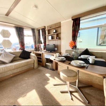 Hotel Swift Loire Jaywick Sands Exteriér fotografie