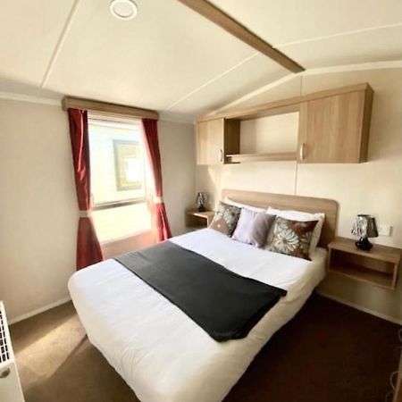 Hotel Swift Loire Jaywick Sands Exteriér fotografie